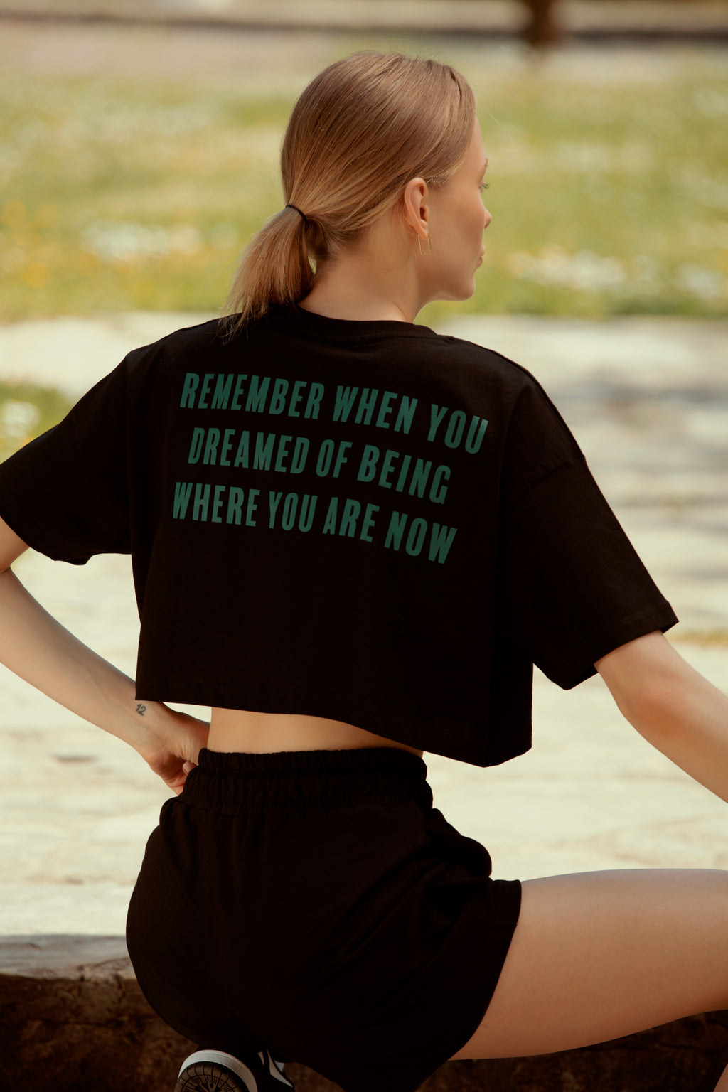 Siyah Weekend Crop T-Shirt