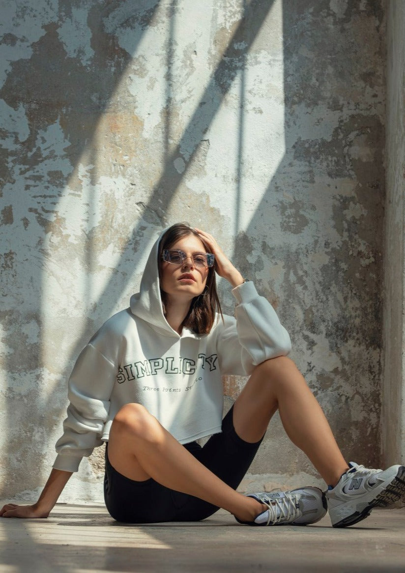Beyaz Simplicity Crop Sweatshirt