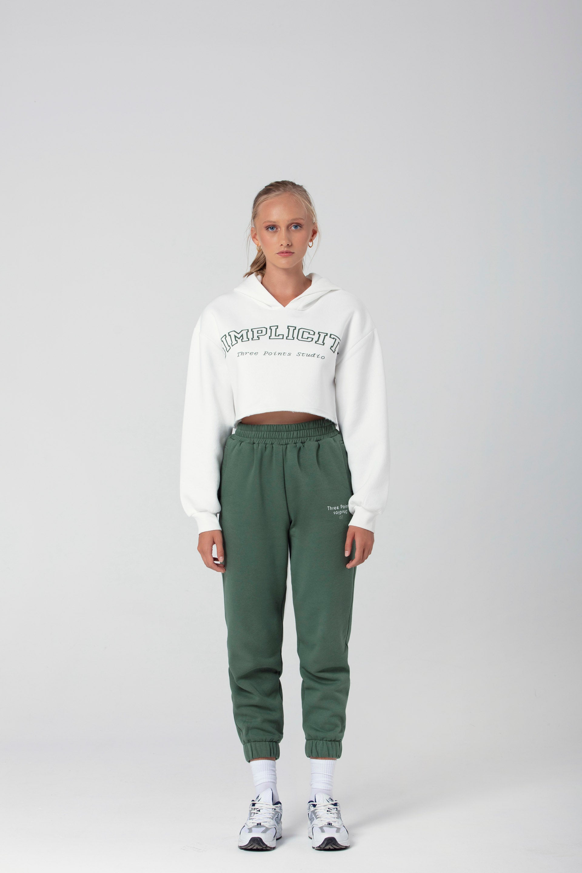 Beyaz Simplicity Crop Sweatshirt